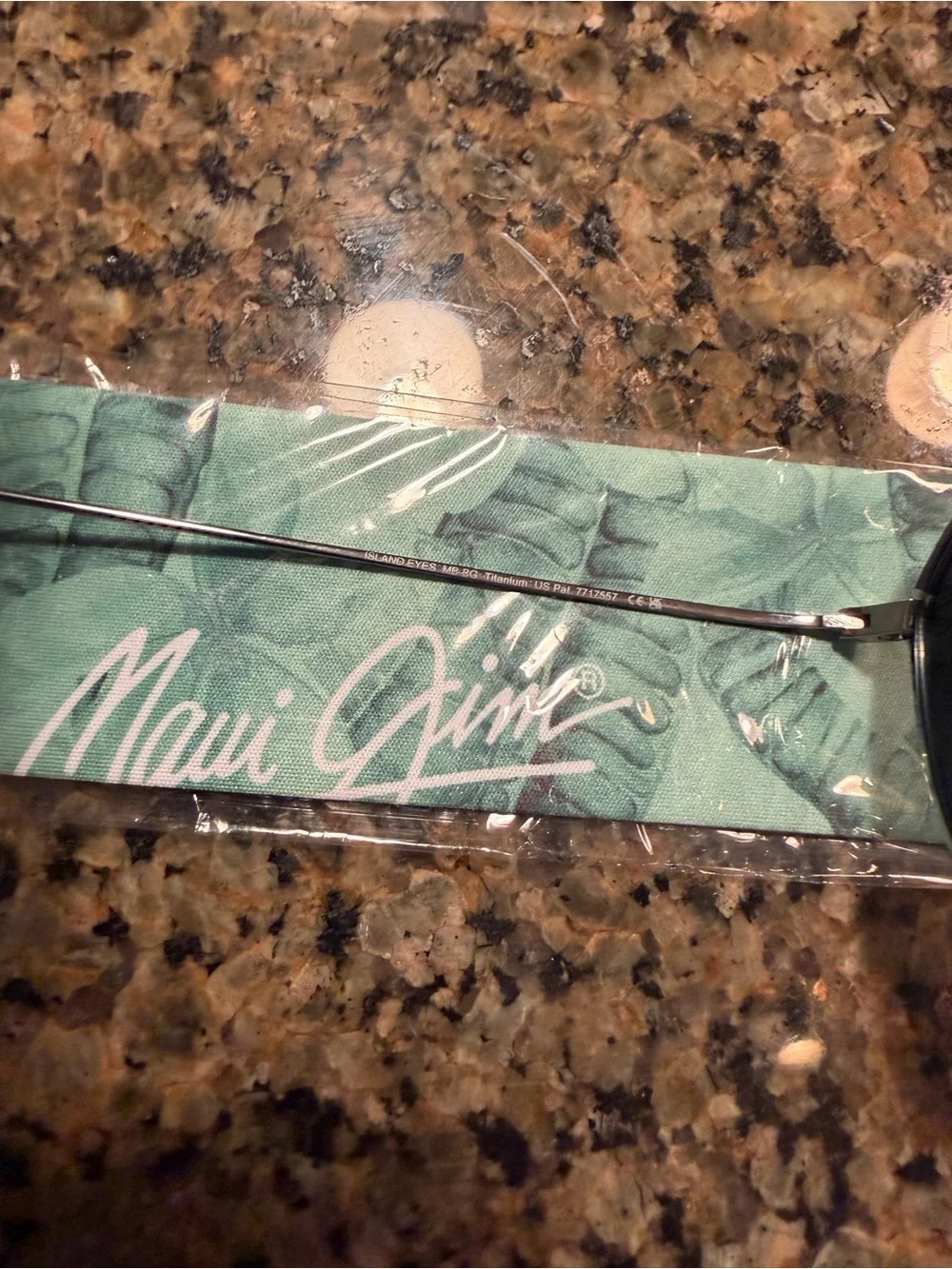 Brand New w/ Case MAUI JIM Island Eyes Grey Black Sunglasses Retail $429